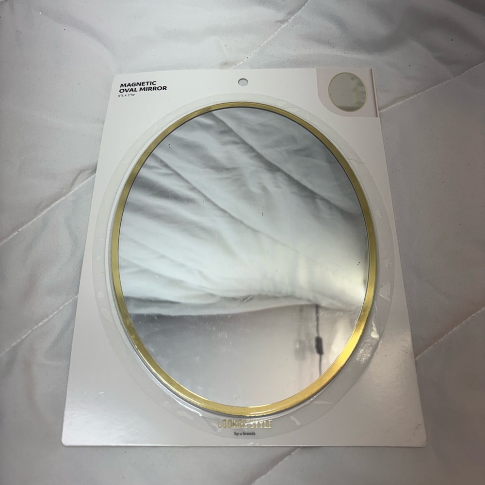 Magnetic Oval Mirror Locker
Style Gold Trim 9x7 Strong
Magnetic Hold New
